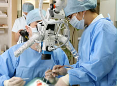 技術と設備が整った手術環境。