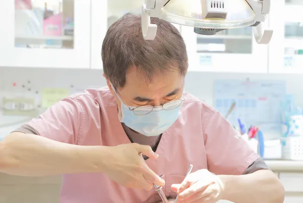  札幌のよしたに歯科医院 吉谷医師による施術